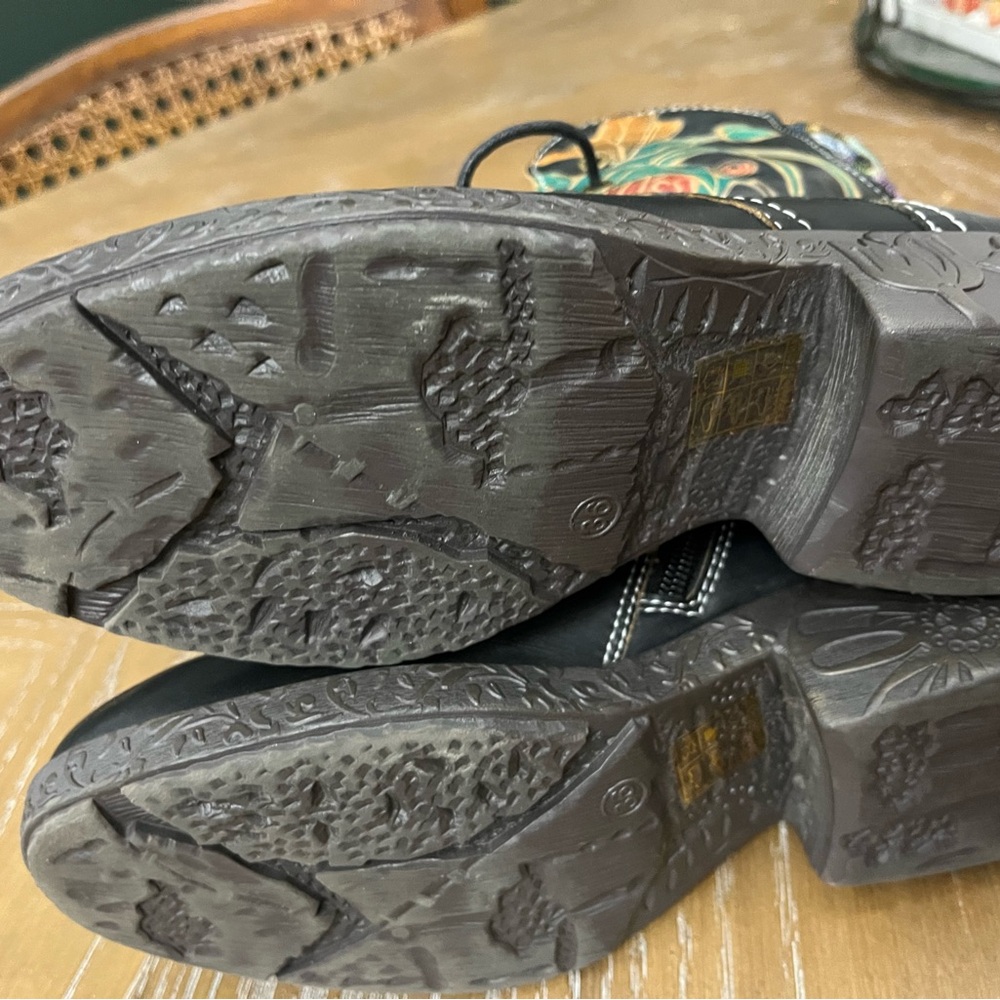 Spring Step L’Artiste Black Floral/Rose Combat Boots - Picture 4 of 6